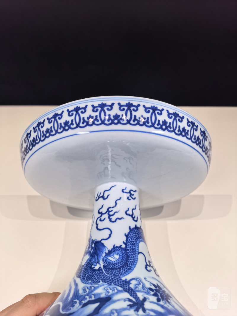 清乾隆 青花海水江崖鱼化龙纹高足盘 - 图5